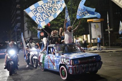 galerie foto extaz la napoli dupa ce echipa a castigat al patrulea titlu de campioana a italiei 6831977daf817