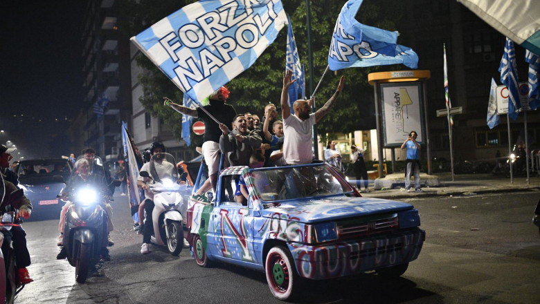 galerie foto extaz la napoli dupa ce echipa a castigat al patrulea titlu de campioana a italiei 6831977daf817