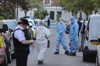 galerie foto incendiu la locuinta premierului britanic keir starmer politia antiterorista investigheaza cazul 68225f050dc5b