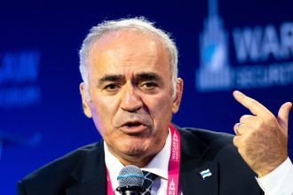 garry kasparov daca nu votezi pentru ca ai impresia ca decizia nu e in mainile tale poti sa ajungi ca in rusia sau china 6820febb7ec78