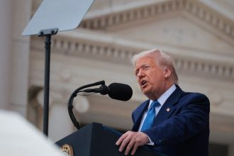 guvernul american anunta incetarea tuturor contractelor cu universitatea harvard 6835e05e5cea3