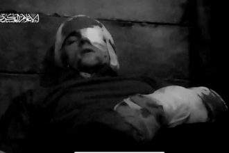 hamas a difuzat un videoclip in care apare un ostatic israelian ranit detinut in fasia gaza 68164cc13abd1