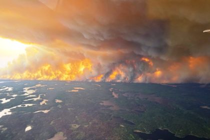 incendiile de vegetatie scapate de sub control din canada alunga mii de oameni din case avem nevoie de ploi 68394a9750d72