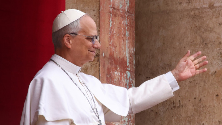 incepe pontificatul lui leon al xiv lea mii de credinciosi sunt asteptati la slujba din piata sfantul petru participa si zelenski 68297f9d61df1