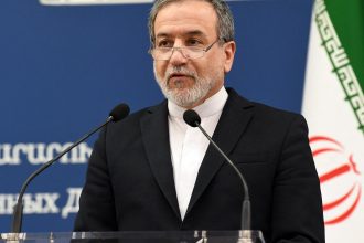 iranul ameninta cu incetarea discutiilor nucleare cu europa dupa afirmatiile critice ale ambasadorului britanic la washington 68375f937dd83