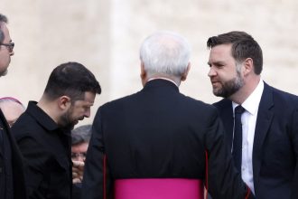 jd vance se intalneste la roma cu volodimir zelenski este prima intrevedere dupa cearta din biroul oval in februarie 6829f4cd11dcb