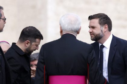 jd vance se intalneste la roma cu volodimir zelenski este prima intrevedere dupa cearta din biroul oval in februarie 6829f4cd11dcb