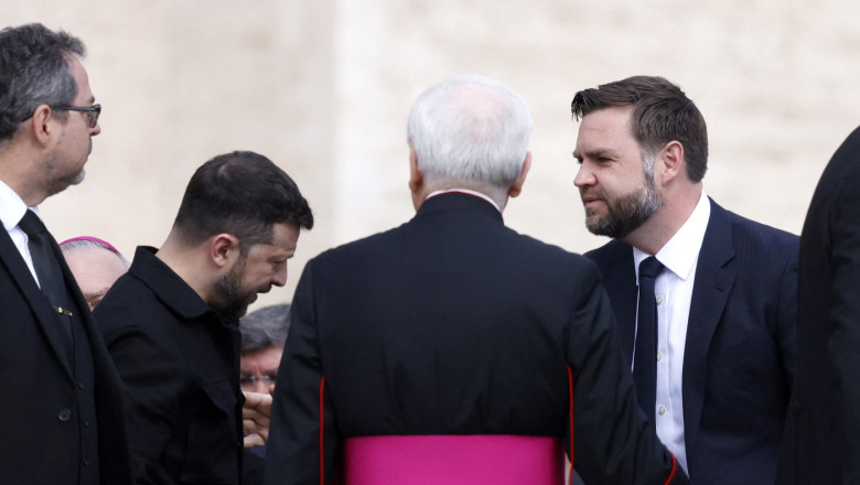 jd vance se intalneste la roma cu volodimir zelenski este prima intrevedere dupa cearta din biroul oval in februarie 6829f4cd11dcb