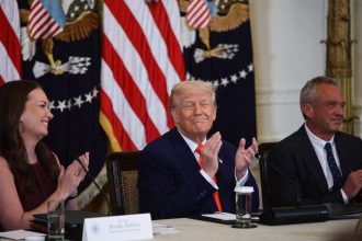 kennedy jr criticat de experti dupa raportul maha despre bolile cronice ale americanilor cere mai mult unt si untura 6830a1657bef6