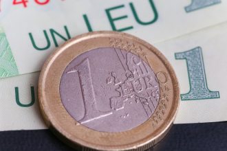 leul continua sa se devalorizeze fata de euro cursul anuntat de bnr 681ca2658ba54