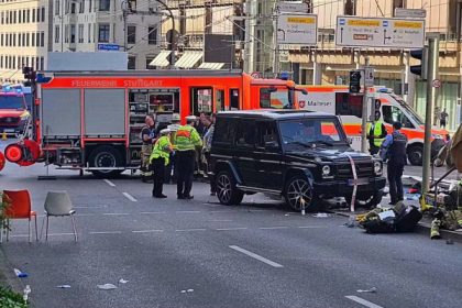 mai multi raniti dupa ce o masina a intrat in pietoni intr o intersectie din orasul german stuttgart 6815105922fab