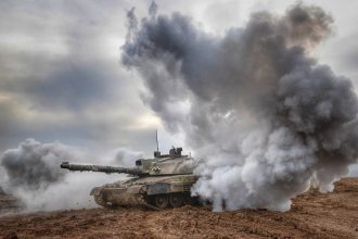 marea britanie a trimis in ucraina machete de arme pentru a i deruta pe rusi arata exact ca cele reale poti fi pacalit usor 68206d1724b2c