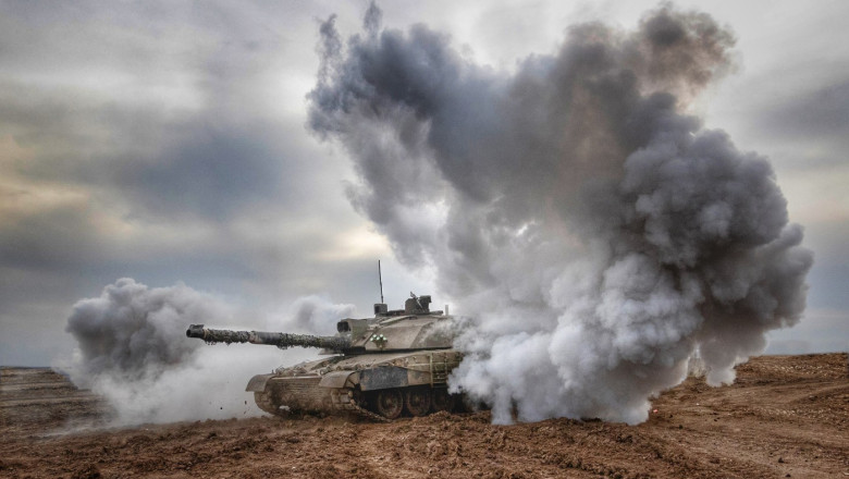 marea britanie a trimis in ucraina machete de arme pentru a i deruta pe rusi arata exact ca cele reale poti fi pacalit usor 68206d1724b2c