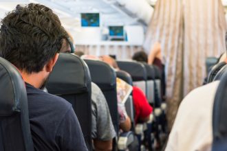 masura in premiera luata de o companie aeriana obiectul care trebuie sa fie tot timpul la vedere in avion 683296f54fba6