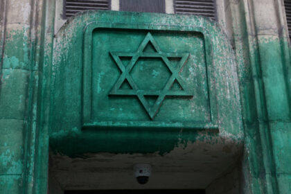 memorialul holocaustului si mai multe sinagogi din paris vandalizate o forma de stigmatizare violenta a evreilor 683b265f3701a