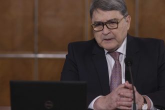 motiunea simpla aur pot impotriva ministrului de externe emil hurezeanu dezbatuta azi in plenul camerei deputatilor votul miercuri 6819bc20c1733