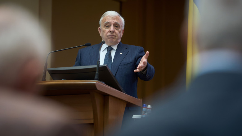 mugur isarescu ne am jucat cu focul ca tara au fost iesiri mari de capital 682ca0f139a89