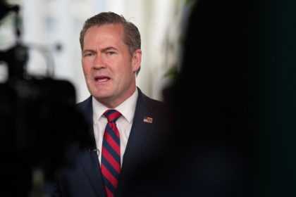 news alert consilierul pentru securitate nationala al lui trump mike waltz si adjunctul sau vor demisiona potrivit unor surse cbs news 6813a06192290