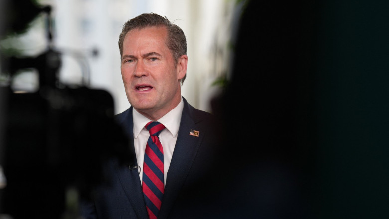 news alert consilierul pentru securitate nationala al lui trump mike waltz si adjunctul sau vor demisiona potrivit unor surse cbs news 6813a06192290