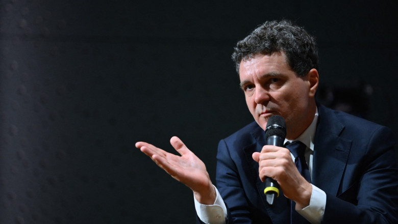 nicusor dan in fata studentilor in multe locuri statul este de la neglijent pana la capturat e nevoie de presiunea societatii 683189e600ac2