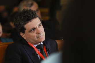 nicusor dan romania nu isi permite sa vorbeasca de alegeri anticipate si despre calin georgescu prim ministru 681b78448cd35