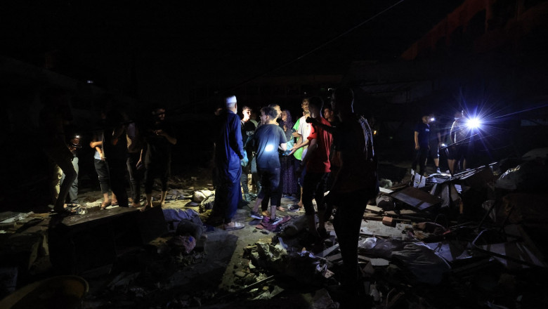 noi bombardamente devastatoare ale israelului 33 de refugiati care se adaposteau intr o scoala in fasia gaza au fost ucisi 683470699ba2e