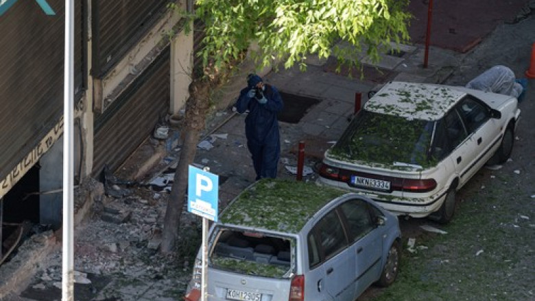 o femeie a murit in grecia dupa ce bomba pe care ar fi vrut s o amplaseze la un bancomat s a detonat 6815d1b519d0a