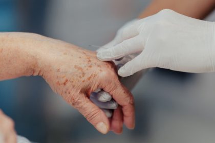 parlamentul francez se pregateste sa voteze legalizarea eutanasiei ce prevede legea si cand ar putea intra in vigoare 6835cb469500e