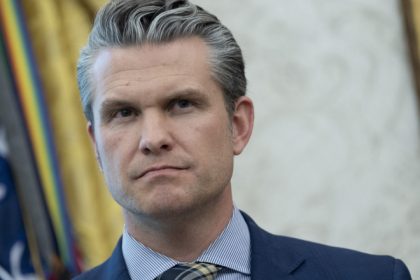 pete hegseth limiteaza accesul jurnalistilor in pentagon un atac direct la adresa libertatii presei 6831f9ed45b07