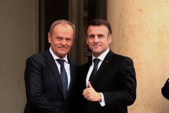 polonia deschide calea pentru alaturarea la scutul nuclear francez cu un tratat semnat de donald tusk si emmanuel macron 681dc4168e079