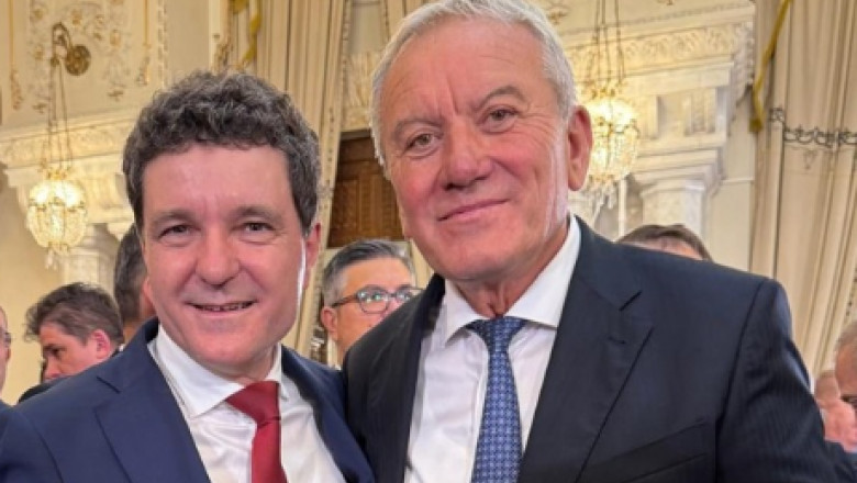 primarul constantin toma prezent la investirea lui nicusor dan romanii au ales un om foarte inteligent psd sa intre la guvernare 68349fbcb520c