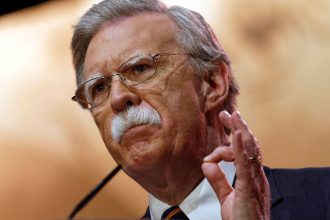 putin risca sa isi supraaprecieze cartile continuand sa refuze o incetare a focului de durata spune fostul consilier al lui trump 6821737dea0fb