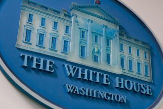 reactia dura a casei albe dupa ce agentia de evaluare financiara moodys a retrogradat ratingul datoriei sua 68282716bade9