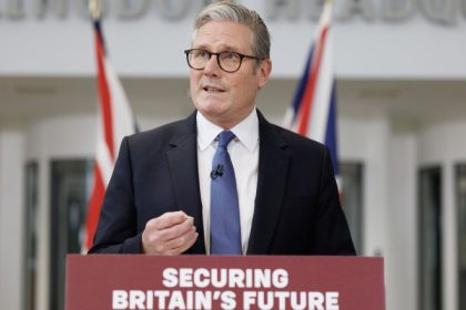 regatul unit investigheaza daca rusia a fost implicata in incendiera proprietatilor premierului starmer un roman a fost arestat 6831baa602890