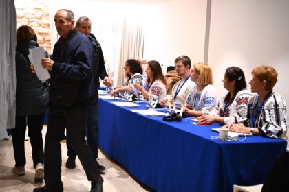 rezultate partiale in diaspora george simion castiga detasat in italia spania si rusia nicusor dan pe primul loc in sua 6817c8e84772b