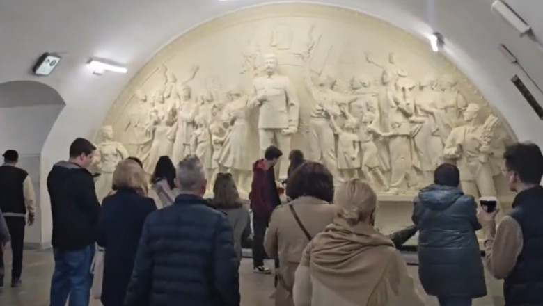 rusia lui putin revine la cultul personalitatii lui stalin o statuie a dictatorului sovietic a fost reinstalata la metroul din moscova 6826ebd8af9ba