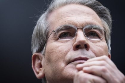 secretarul trezoreriei sua scott bessent este de acord ca vladimir putin este un criminal de razboi 681c66e1520e3