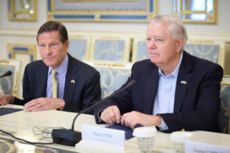 senatul sua este asteptat sa adopte un proiect de lege pentru introducerea de noi sanctiuni rusiei spune un senator republican 683b1f5b2fbf1