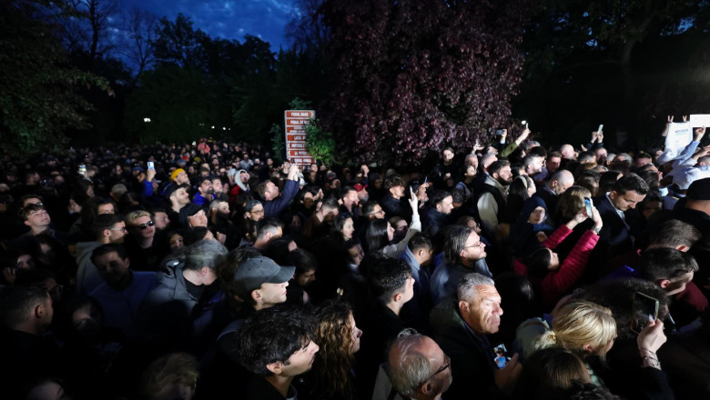 sute de oameni au iesit in centrul capitalei pentru a sarbatori victoria lui nicusor dan la alegerile prezidentiale 682a4044143c9
