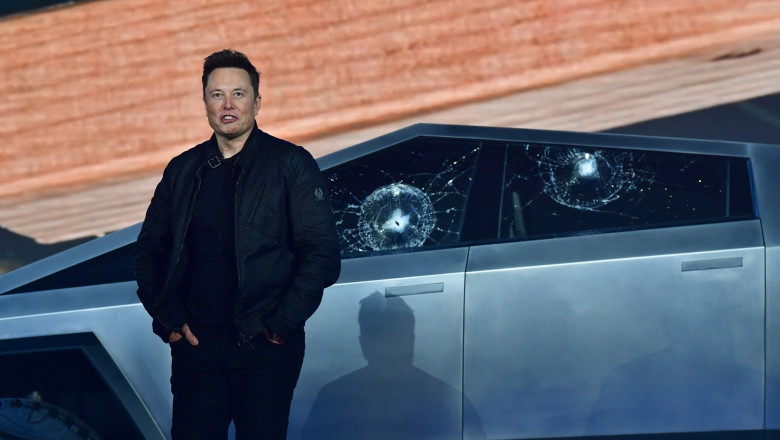 tancul lui elon musk se scufunda cum s a transformat cybertruck din masina ideala pentru sfarsitul lumii in titanicul automobilelor 6826b982bf969