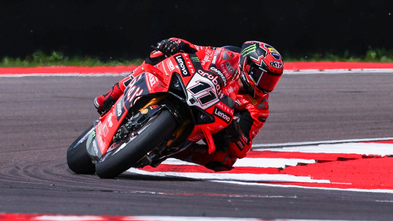 tragedie la campionatul britanic de superbike doi motociclisti au murit in urma unui carambol 6819c63d929be