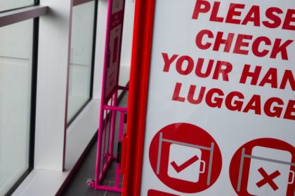 ue solicitata sa intervina in disputa privind taxele pentru bagajele de mana impuse de companiile aeriene low cost 68347e393481c