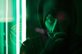 un agent fbi acum renegat sustine ca a incercat sa ajunga la elon musk pentru a l avertiza ca este tinta serviciilor secrete rusesti 682ff3fce4d5d