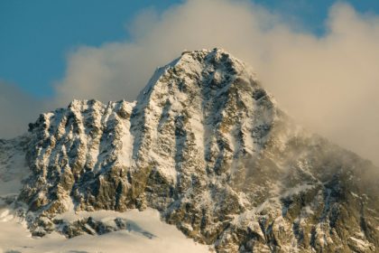 un alpinist care a cazut 120 de metri pe munte a condus cu hemoragie interna pana la un telefon public pentru a cere ajutor 6824303c36a2e
