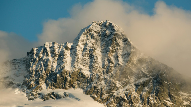 un alpinist care a cazut 120 de metri pe munte a condus cu hemoragie interna pana la un telefon public pentru a cere ajutor 6824303c36a2e