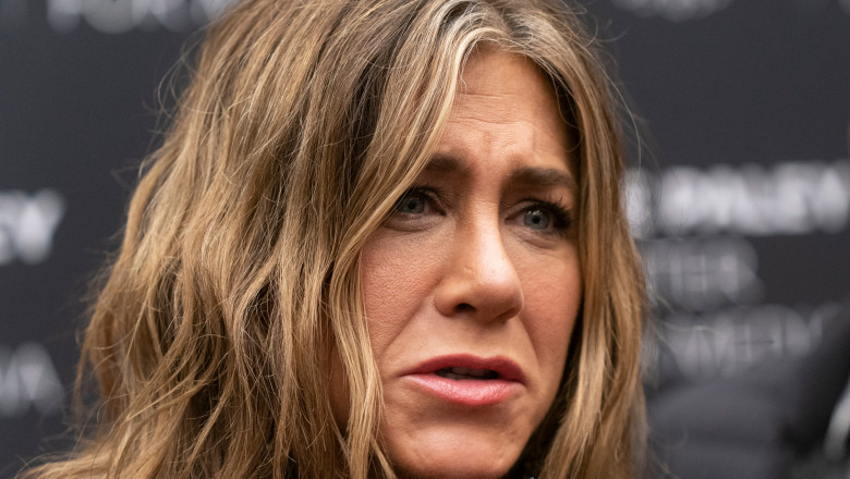 un barbat a fost arestat dupa ce a intrat cu masina in poarta casei actritei jennifer aniston din los angeles 681b3e66c0f2d