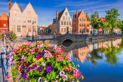 un oras european le cere turistilor sa nu mai fure pavajele de pe strazile istorice pur si simplu cerem respect 6831d46d5c4f5