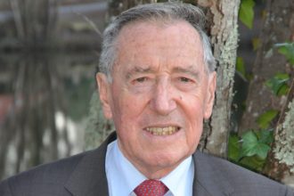 un primar a demisionat dupa 53 de ani de mandat pentru a avea grija de sotia sa 6832a2ace396b