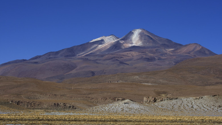 un vulcan zombi care nu a mai erupt de 250 000 de ani are o activitate ciudata cercetatorii se intreaba daca s ar putea trezi 68285bd181548