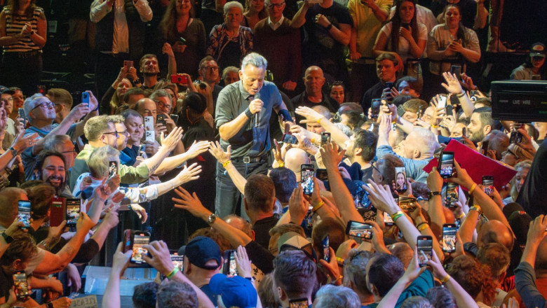 video bruce springsteen si a reluat atacurile la adresa presedintelui sua corupt si incompetent trump esti o pruna batrana uscata 6835c6955f9d4